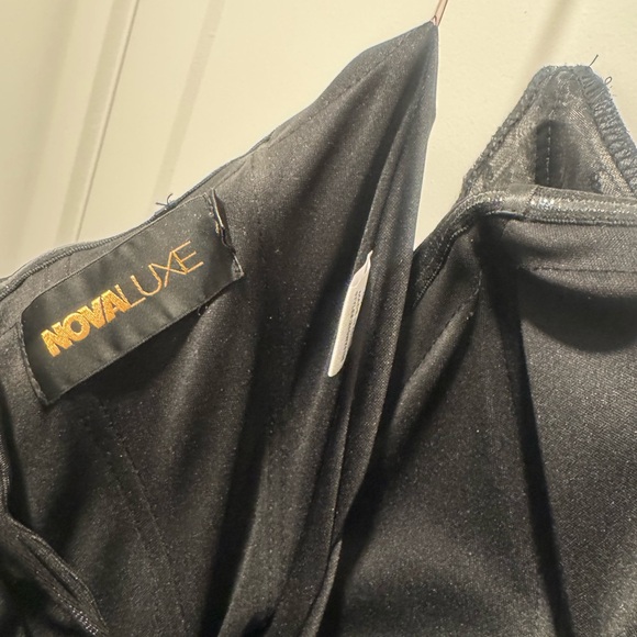 Elegant Black Evening Dress - Picture 7 of 7